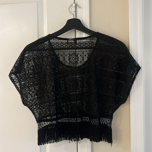 ✨ Y2K Vintage Circa 2005 Black Crochet Crop Top with Fringe - Picture 4 of 17